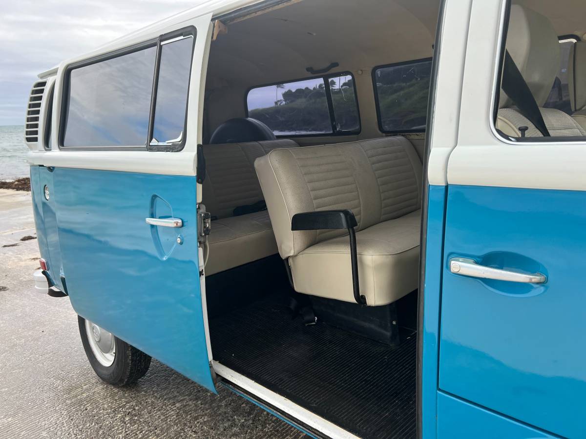 Volkswagen-bus-1976-blue-9
