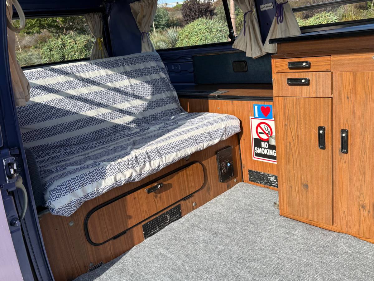 Volkswagen-bus-westfalia-1979-purple-14