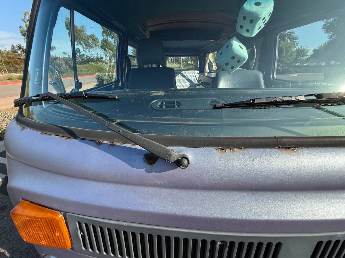 Volkswagen-bus-westfalia-1979-purple-17