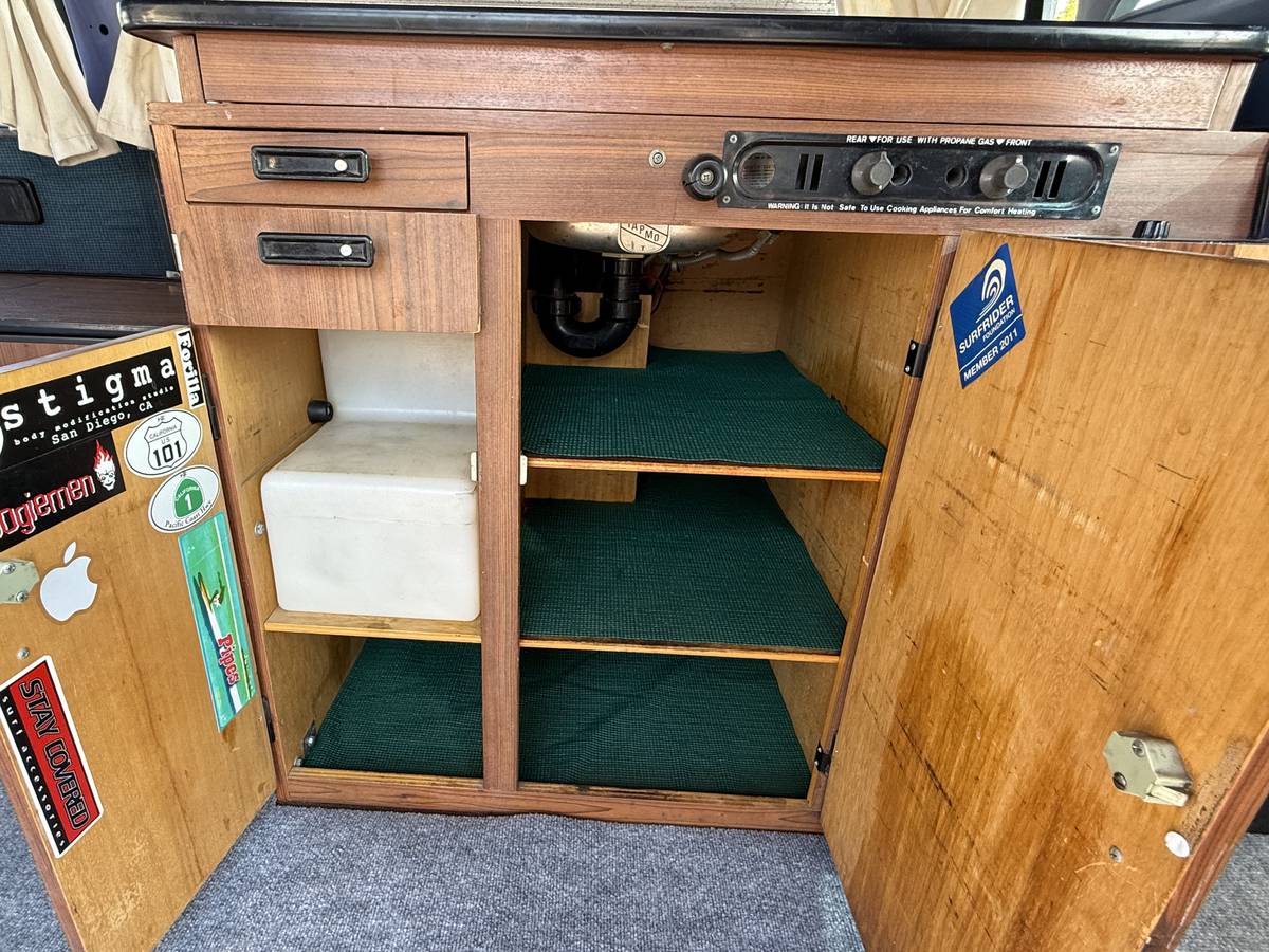 Volkswagen-bus-westfalia-1979-purple-3