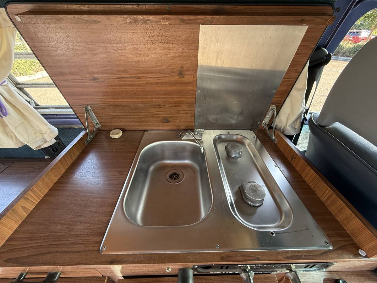 Volkswagen-bus-westfalia-1979-purple-4