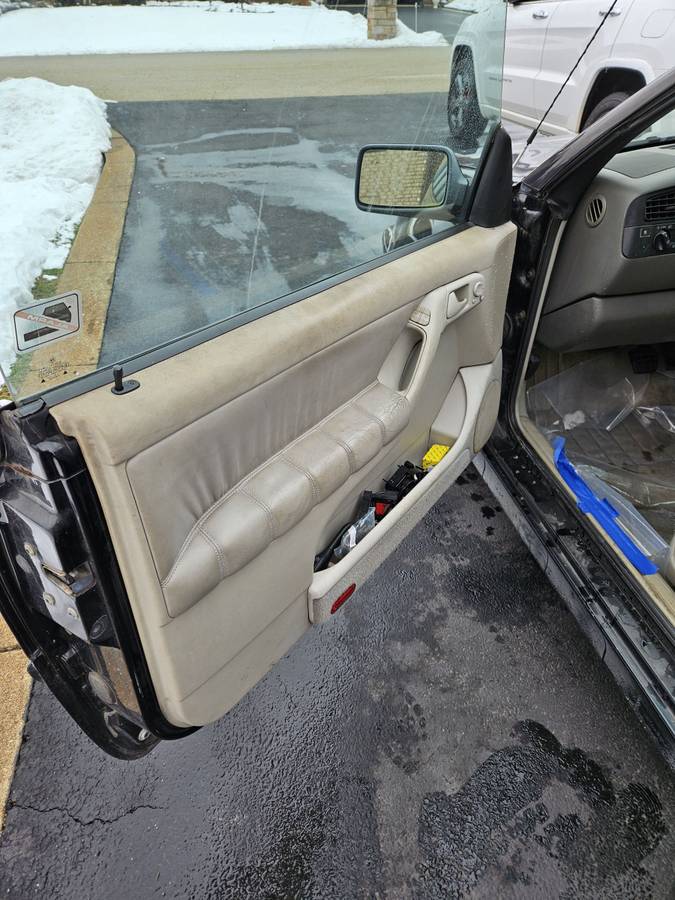 Volkswagen-cabrio-1995-black-10