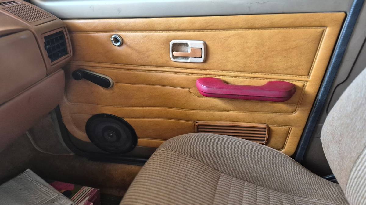 Volkswagen-caddy-1981-10