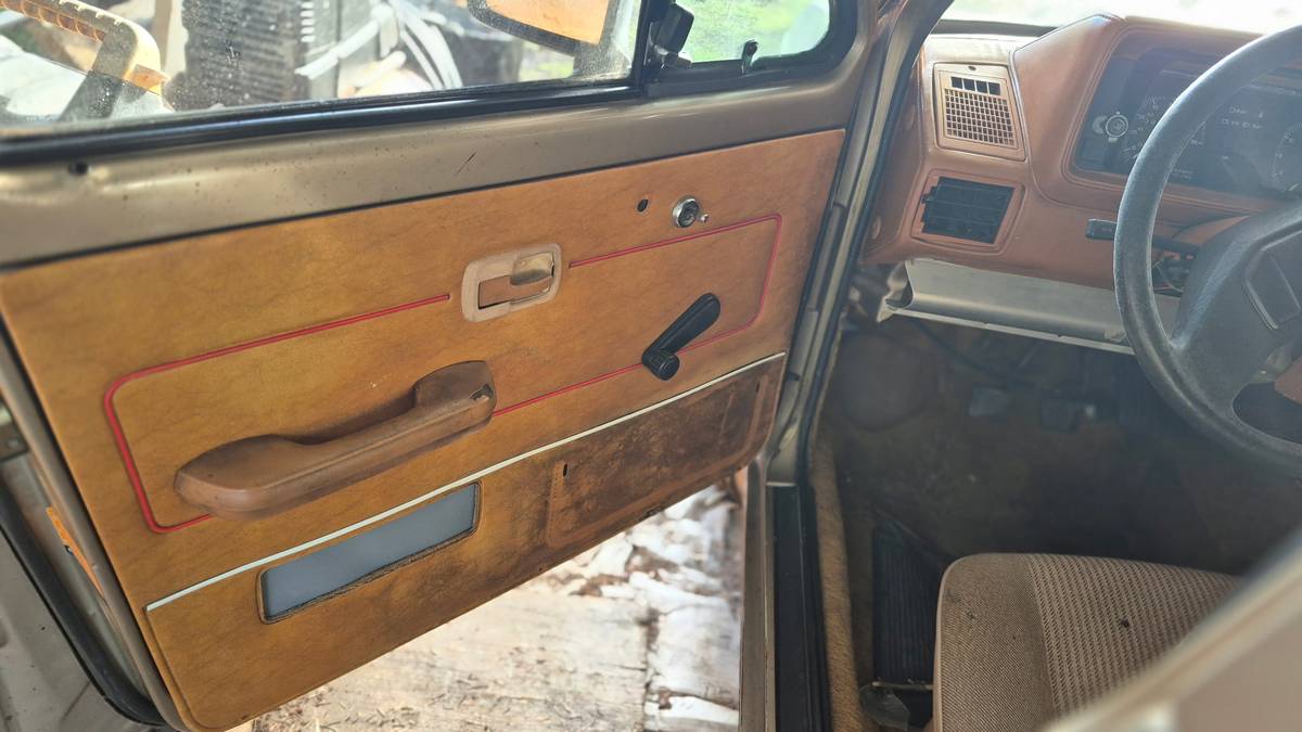 Volkswagen-caddy-1981-11