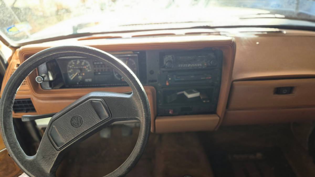 Volkswagen-caddy-1981-15