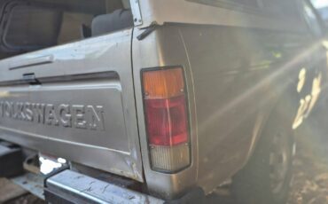 Volkswagen-caddy-1981-2