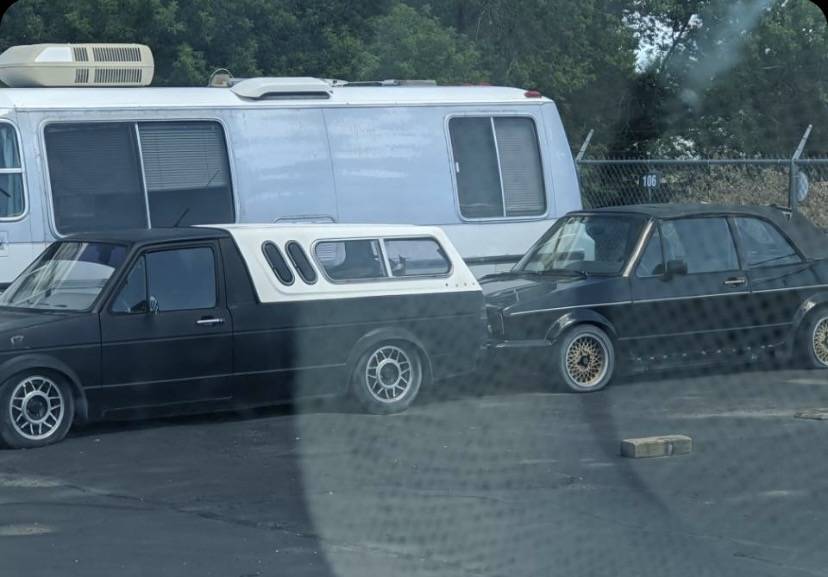 Volkswagen-caddy-1981-black-2