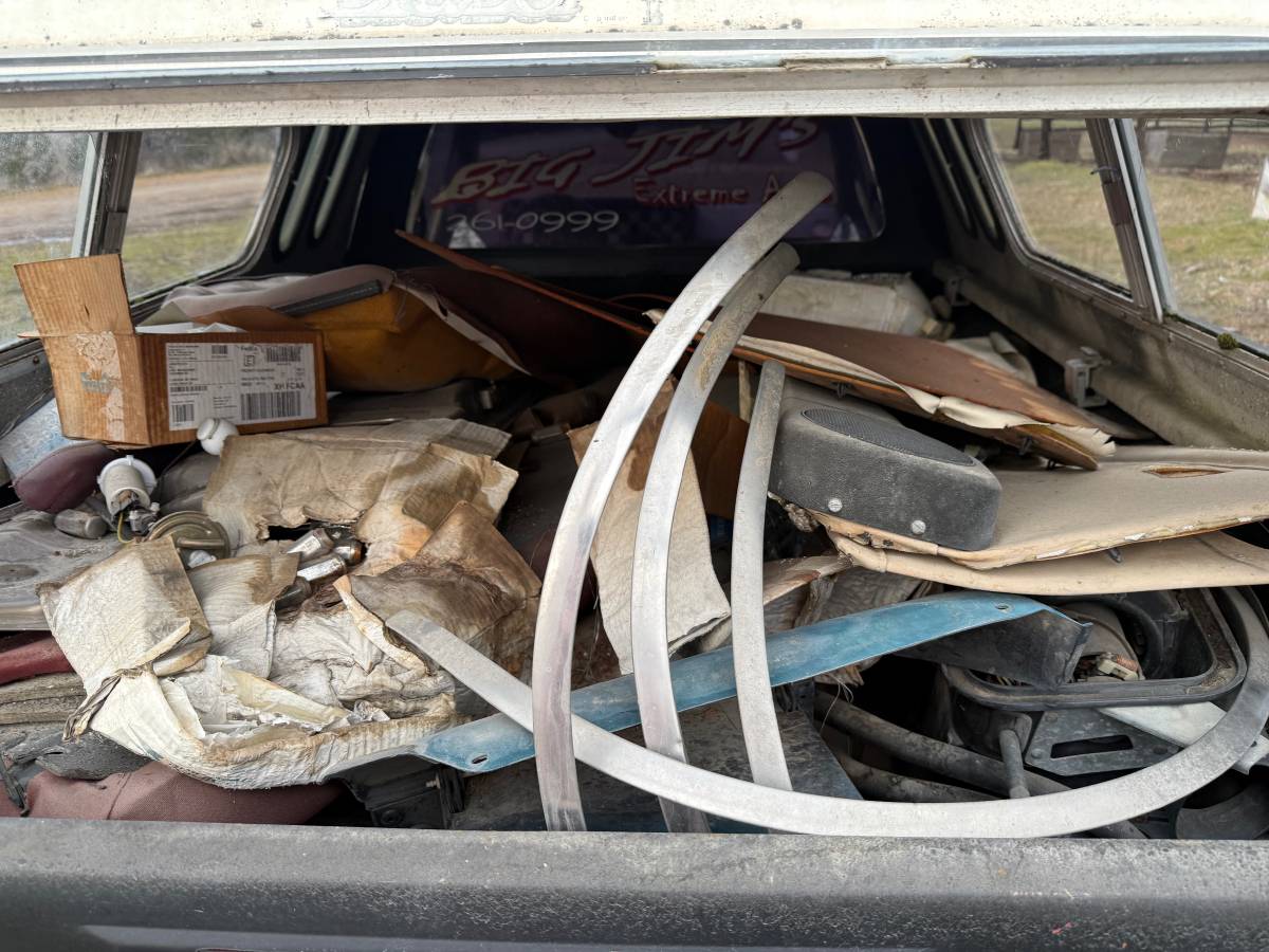 Volkswagen-caddy-1981-black-5