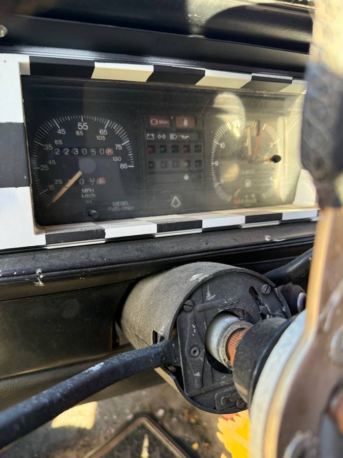 Volkswagen-caddy-1981-black-7