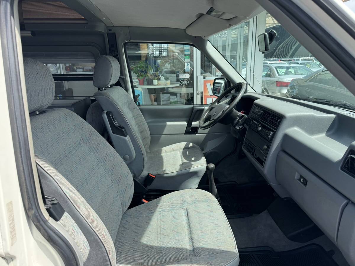 Volkswagen-eurovan-panel-van-1995-white-15