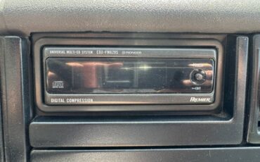 Volkswagen-eurovan-panel-van-1995-white-17