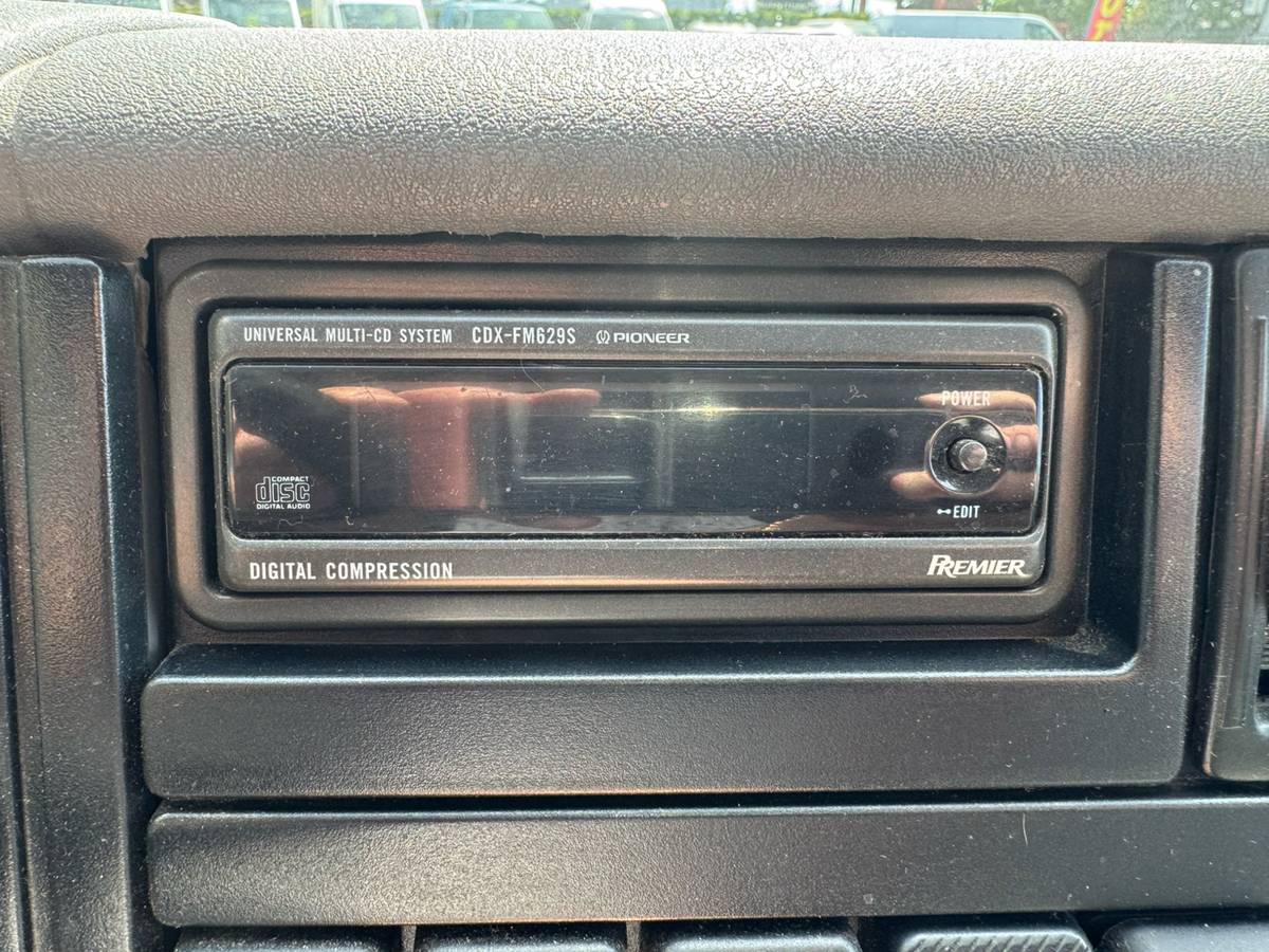 Volkswagen-eurovan-panel-van-1995-white-18