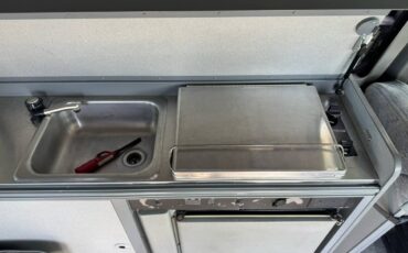 Volkswagen-eurovan-panel-van-1995-white-21