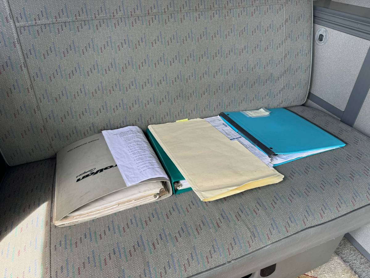 Volkswagen-eurovan-panel-van-1995-white-23