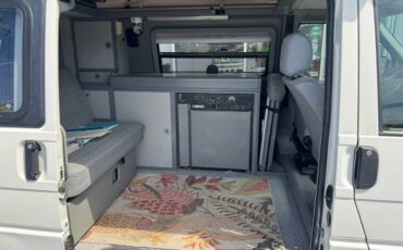 Volkswagen-eurovan-panel-van-1995-white-24