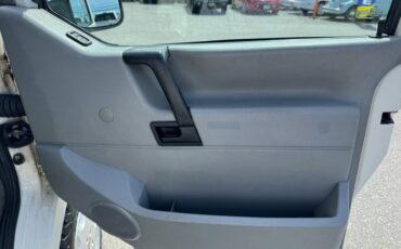 Volkswagen-eurovan-panel-van-1995-white-25