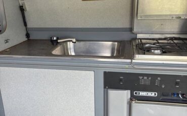 Volkswagen-eurovan-panel-van-1995-white-3