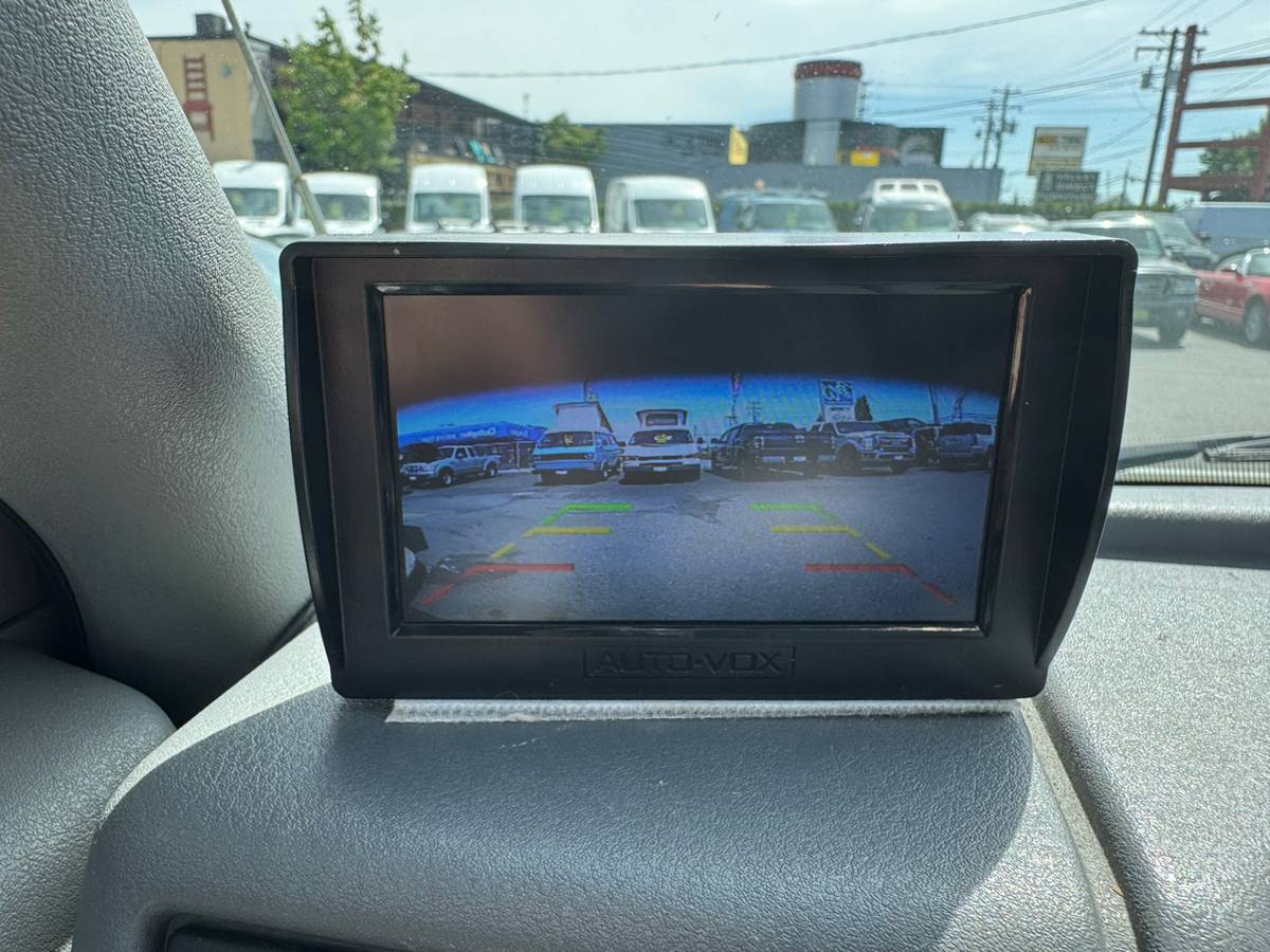 Volkswagen-eurovan-panel-van-1995-white-33