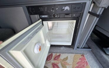 Volkswagen-eurovan-panel-van-1995-white-36