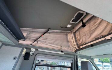 Volkswagen-eurovan-panel-van-1995-white-39