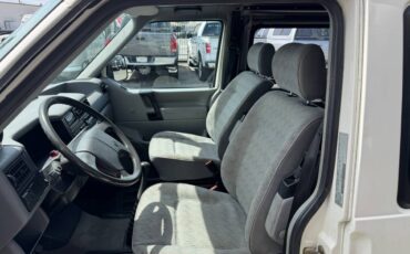 Volkswagen-eurovan-panel-van-1995-white-41