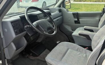Volkswagen-eurovan-panel-van-1995-white-5