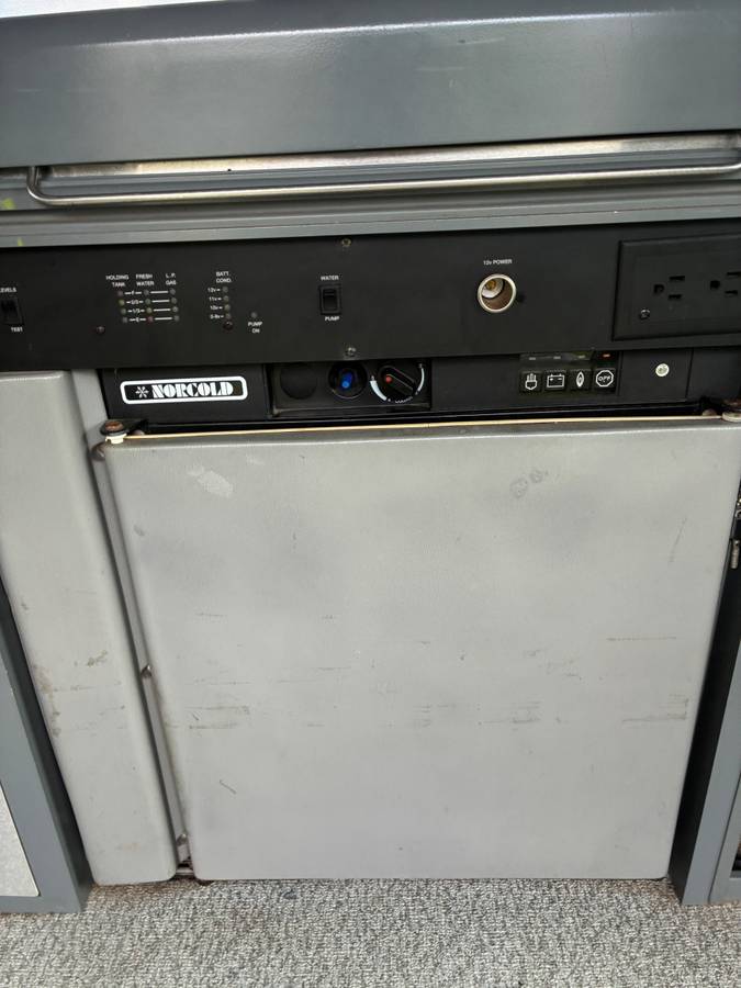 Volkswagen-eurovan-panel-van-1995-white-6