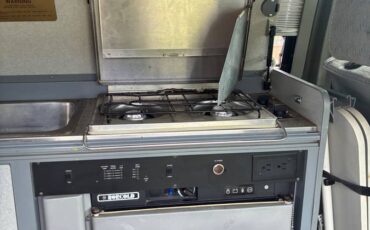 Volkswagen-eurovan-panel-van-1995-white-9