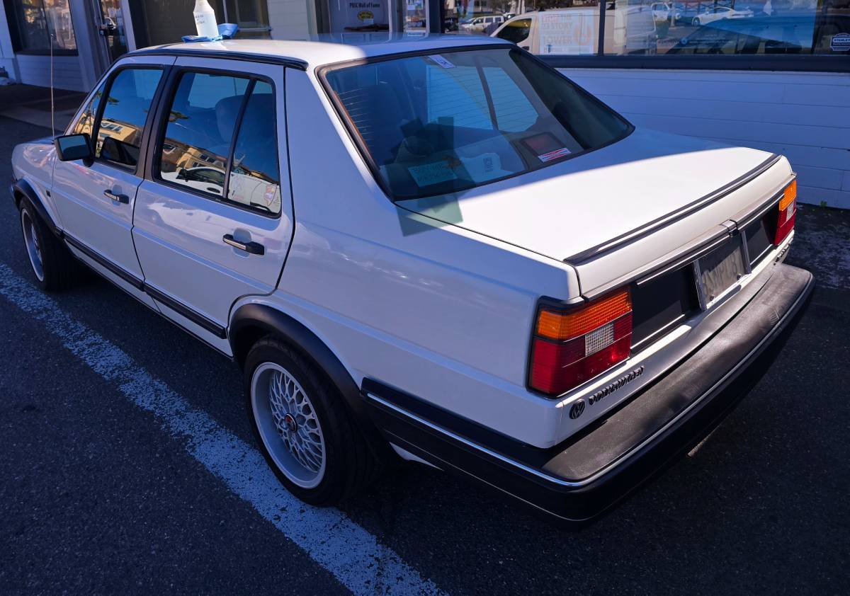 Volkswagen-jetta-gl-1986-white-1
