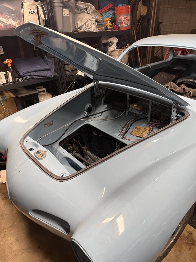 Volkswagen-karmann-ghia-1969-11