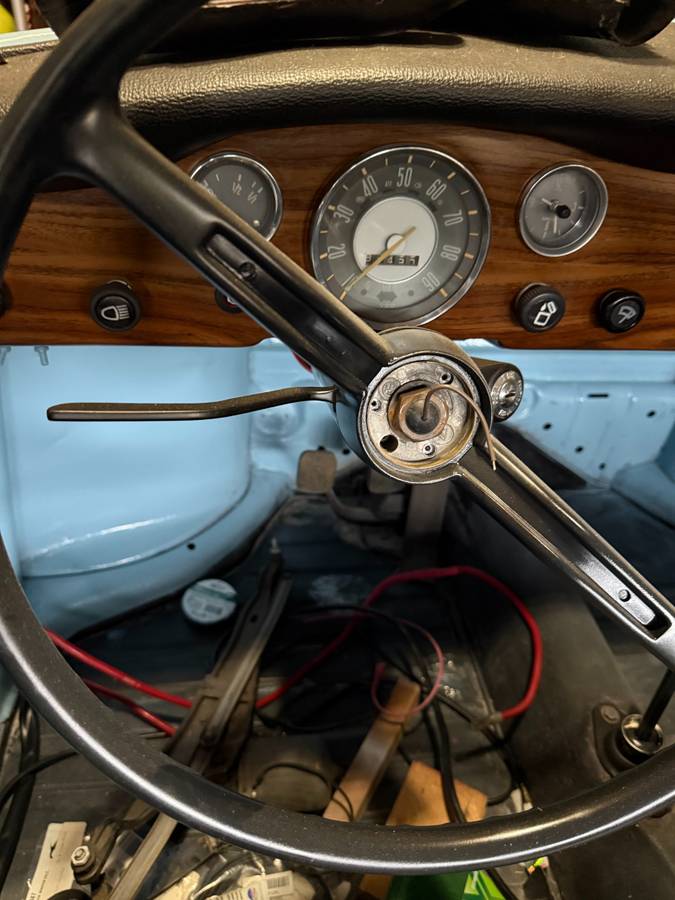 Volkswagen-karmann-ghia-1969-4