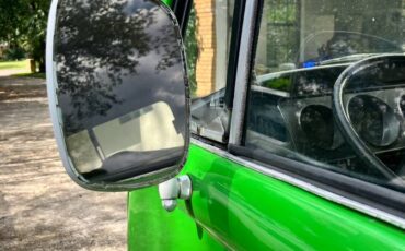 Volkswagen-kombi-1973-green-1