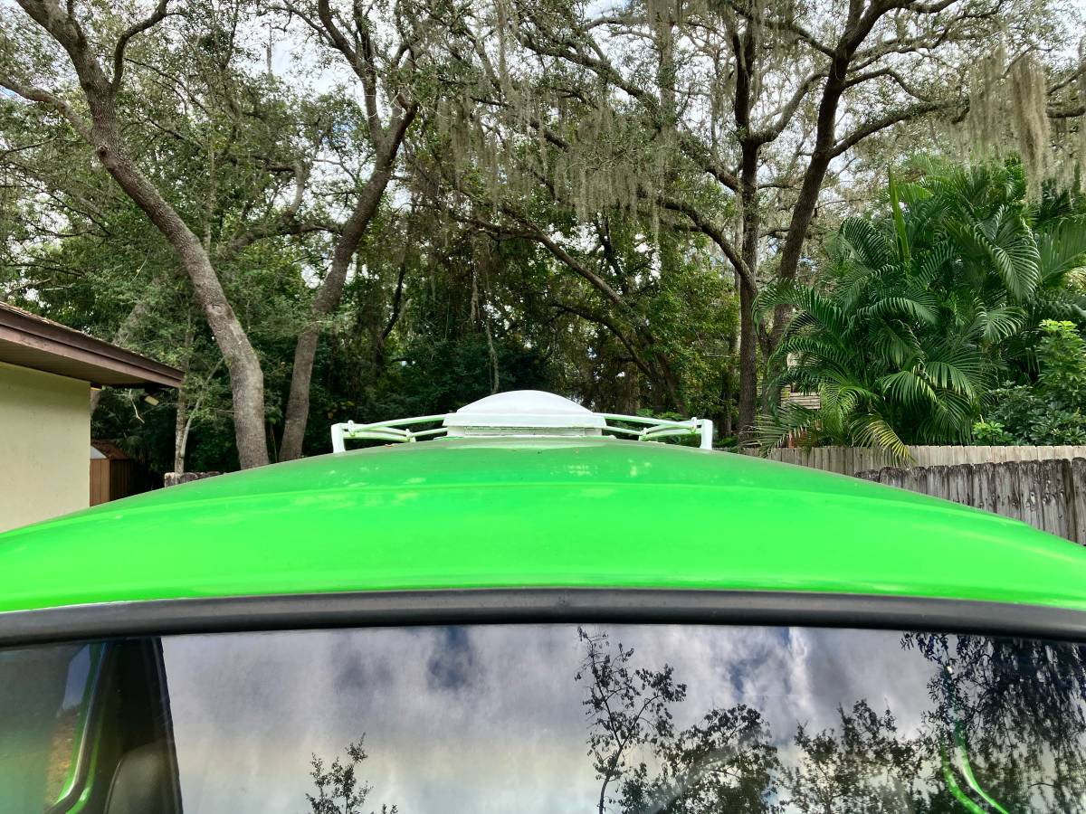 Volkswagen-kombi-1973-green-11