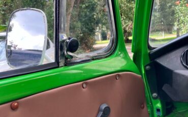 Volkswagen-kombi-1973-green-13