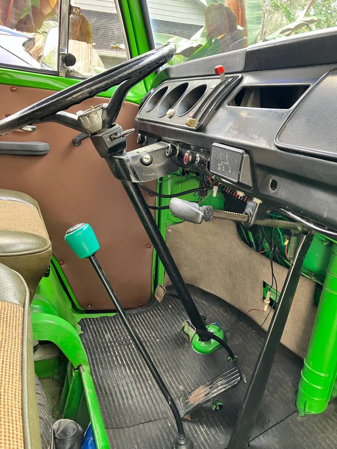 Volkswagen-kombi-1973-green-14