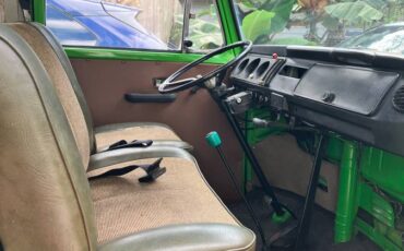 Volkswagen-kombi-1973-green-15