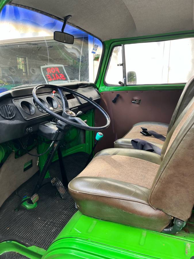 Volkswagen-kombi-1973-green-16