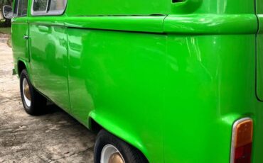 Volkswagen-kombi-1973-green-21