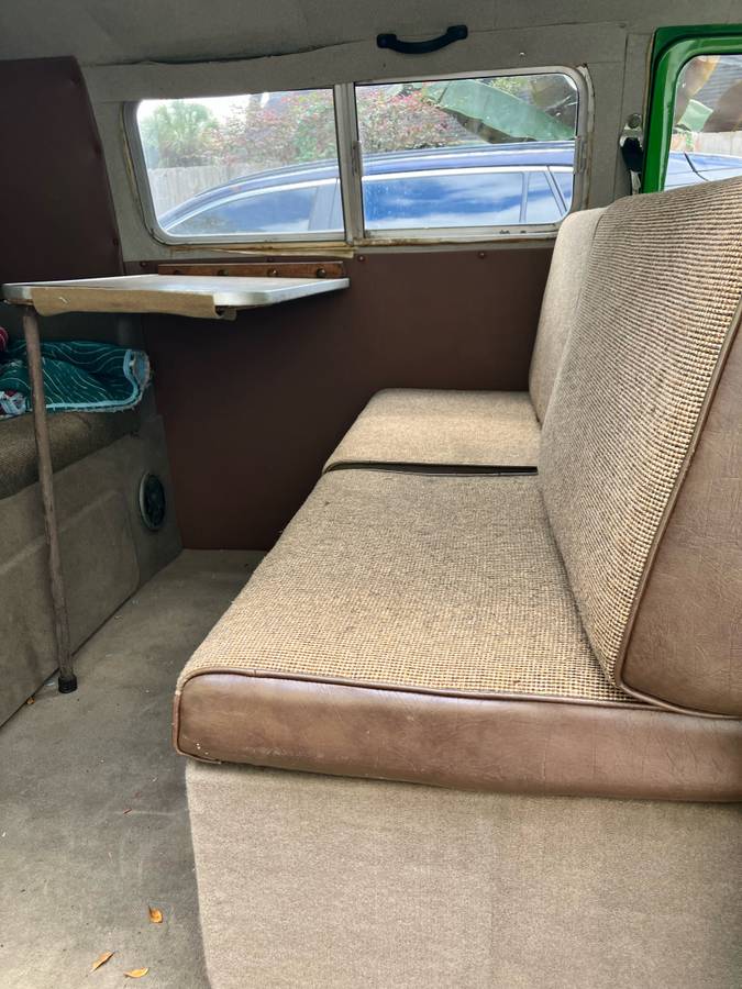 Volkswagen-kombi-1973-green-23