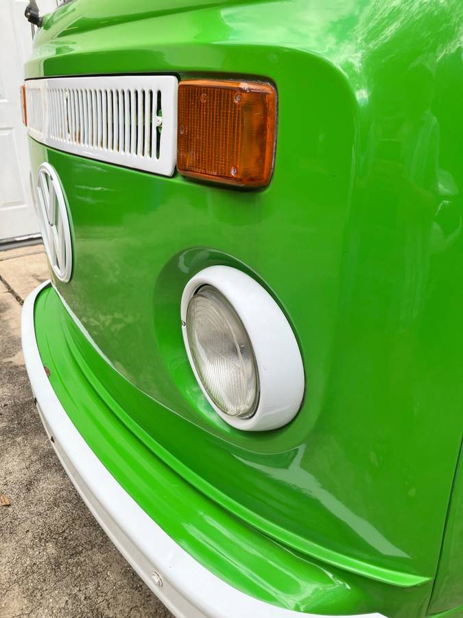 Volkswagen-kombi-1973-green-6