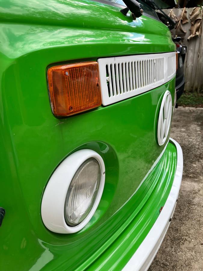 Volkswagen-kombi-1973-green-7