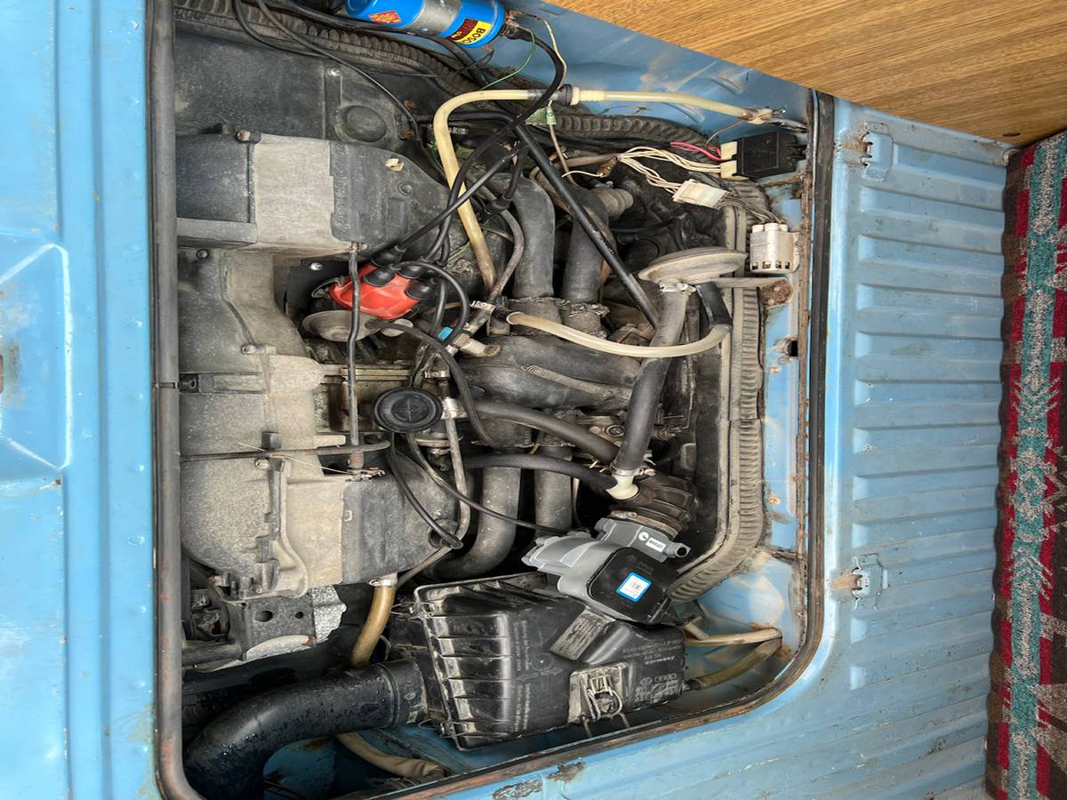 Volkswagen-kombi-camper-1981-blue-11