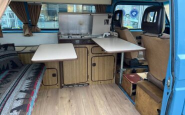 Volkswagen-kombi-camper-1981-blue-12