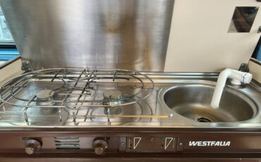 Volkswagen-kombi-camper-1981-blue-16