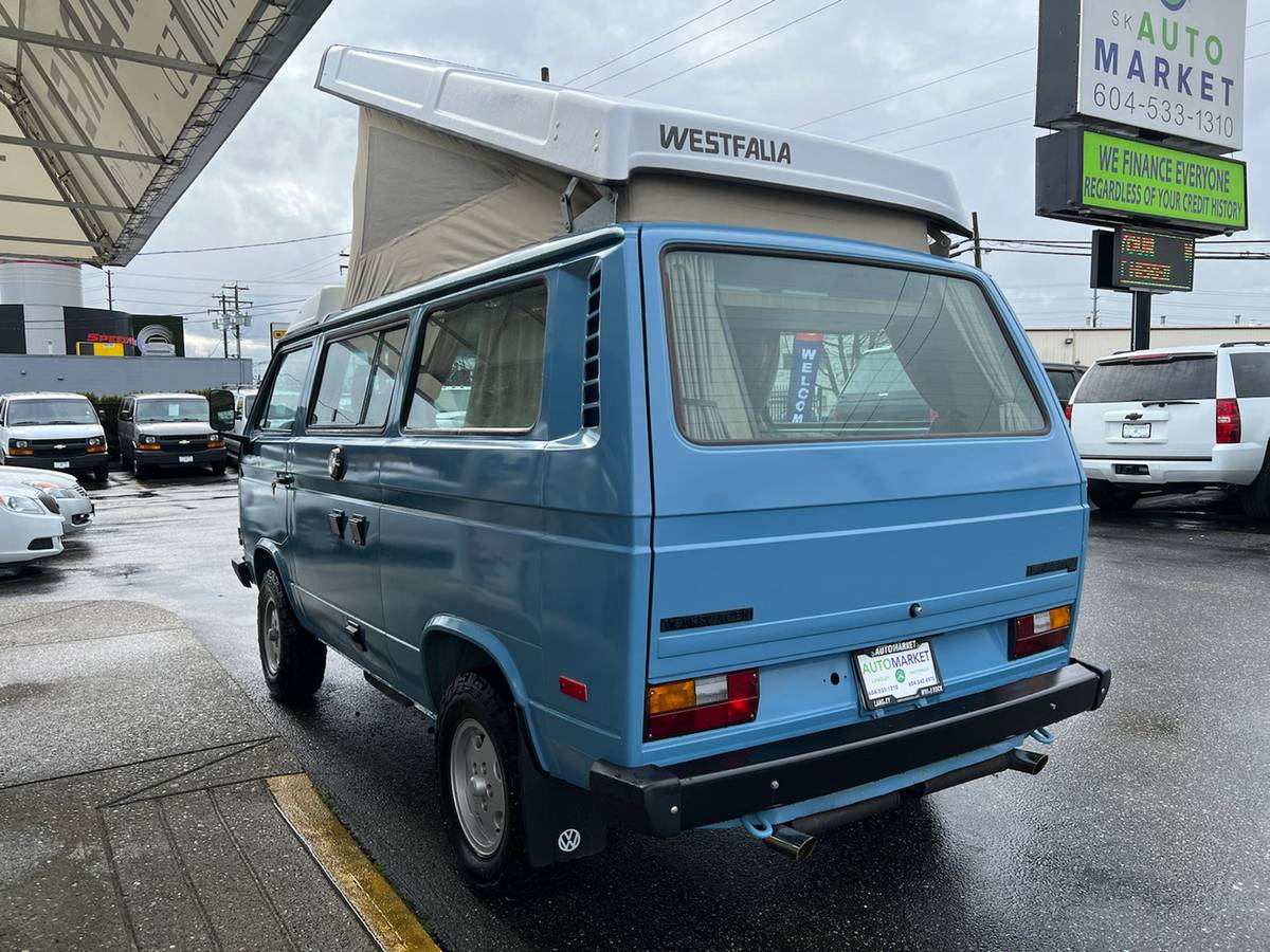 Volkswagen-kombi-camper-1981-blue-2