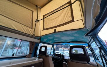 Volkswagen-kombi-camper-1981-blue-29