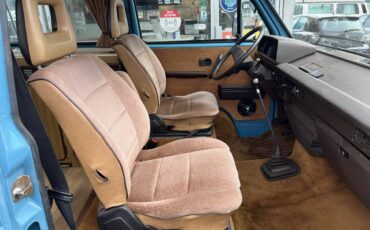 Volkswagen-kombi-camper-1981-blue-30