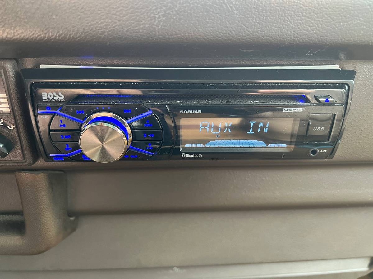 Volkswagen-kombi-camper-1981-blue-32