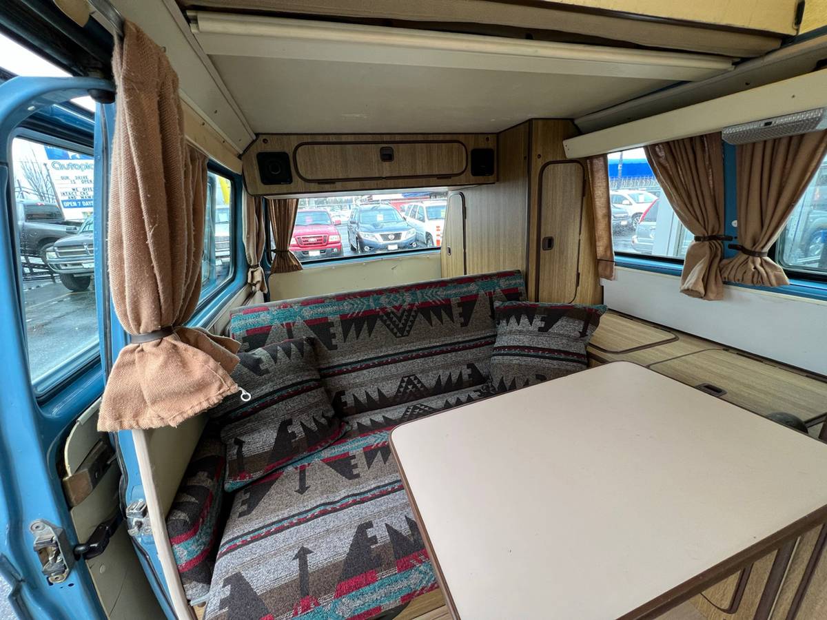 Volkswagen-kombi-camper-1981-blue-4