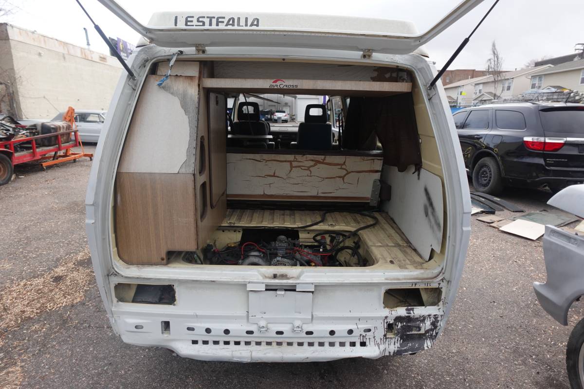 Volkswagen-kombi-camper-1981-grey-14